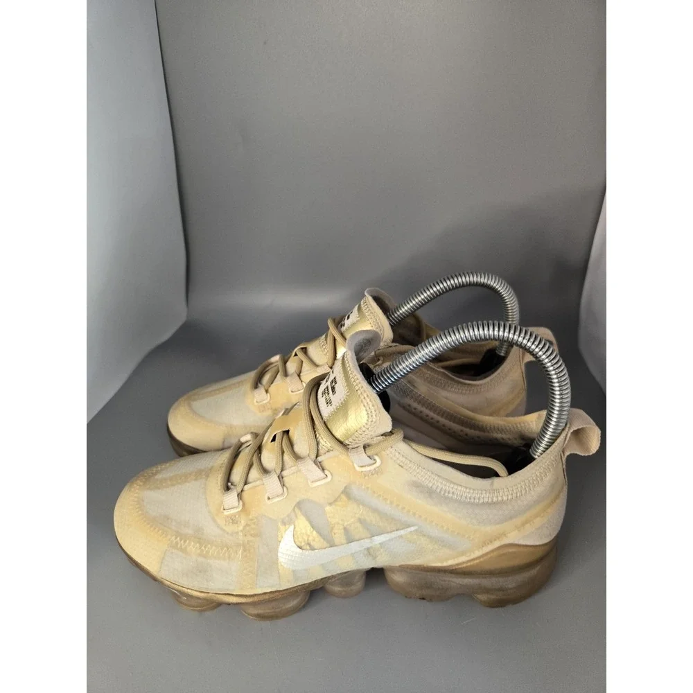 Nike Air VaporMax 2019 Gold Club Gold Women Size 6 Running Shoes AR6632-101